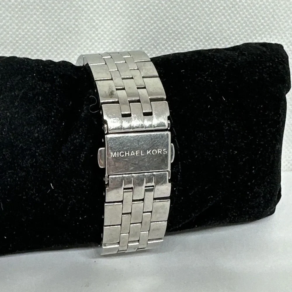Michael Kors MK5020 Women's Silver Stainless Steel Analog Dial Wrist Watch NUL52